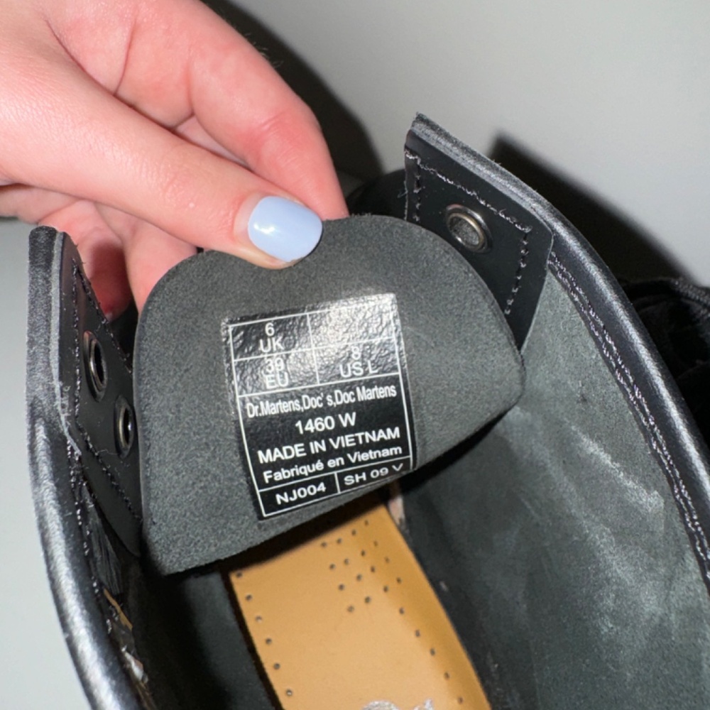 Dr Martens Women's 1460 Slip Resistant Boots - Picture 7 of 7
